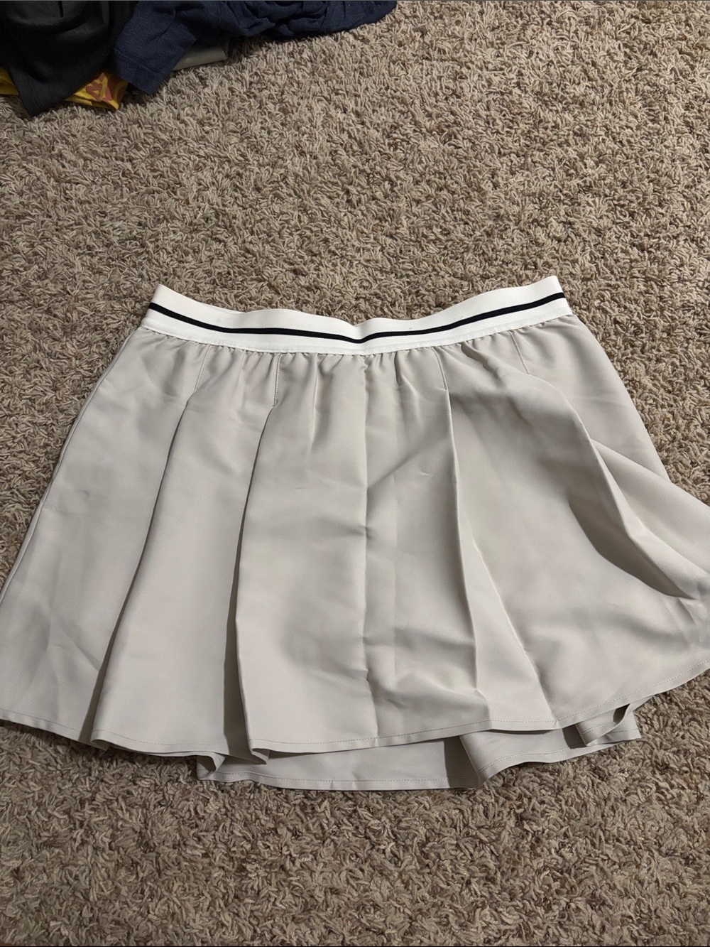 STYLUS Pleated Skort with Contrast Stripe Waistband - Light Gray